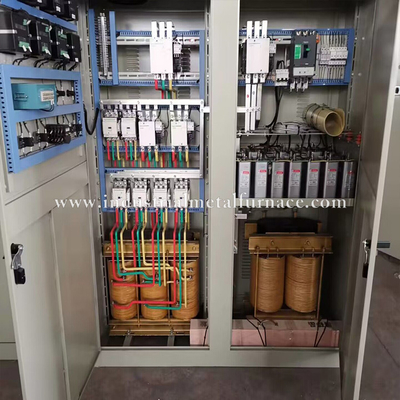Indukcyjny piec do topienia miedzi o mocy 200 kW z dwiema kąpielami do odlewania grawitacyjnego 500 kg / H